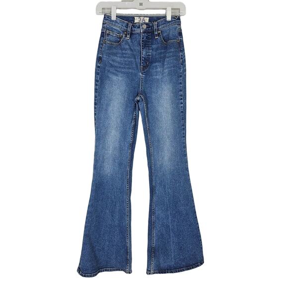 We The Free Womens Size 26 Medium Wash Curvy Denim Bell Bottom Jeans 70s - Picture 2 of 14